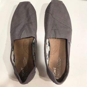 GRAY/ASH CANVAS WOMENS CLASSICS TOMS